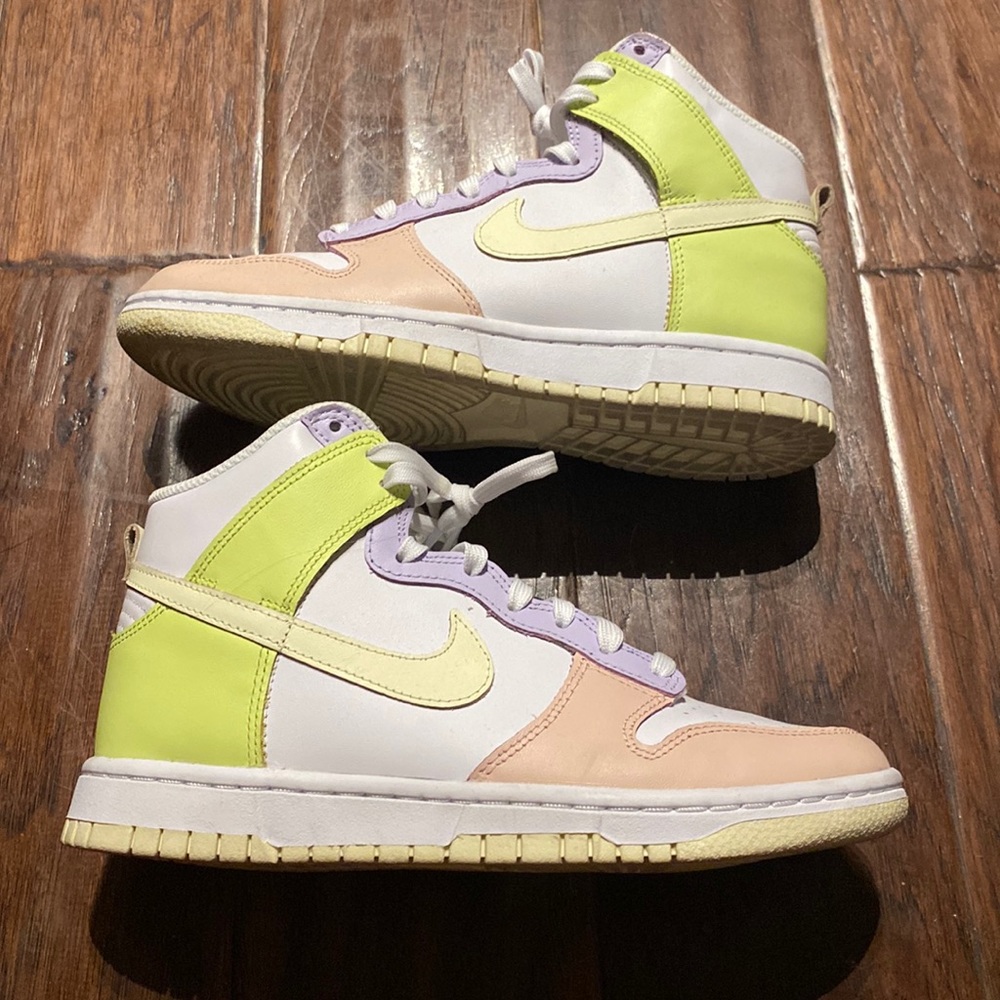 Women’s Nike dunks high tops